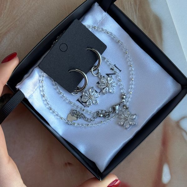 VOLOSHKA CRYSTAL WHITE in silver set