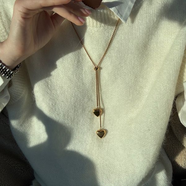 Tie necklace with hearts in gold color