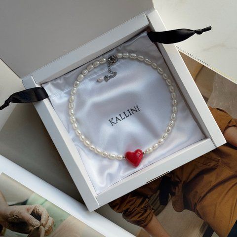 Necklace with a ceramic heart