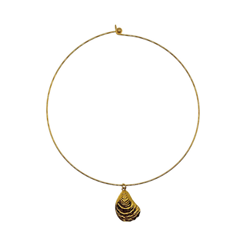 Pendant on a metal string oyster, color-gold