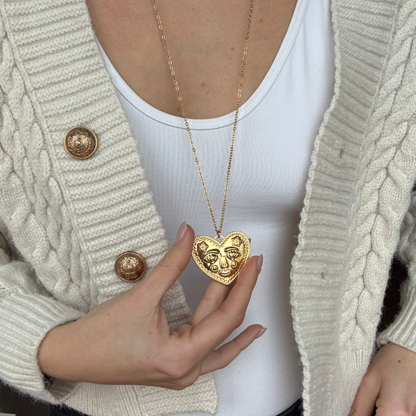 Pendant on a chain CORAZ&Oacute;N (gold)