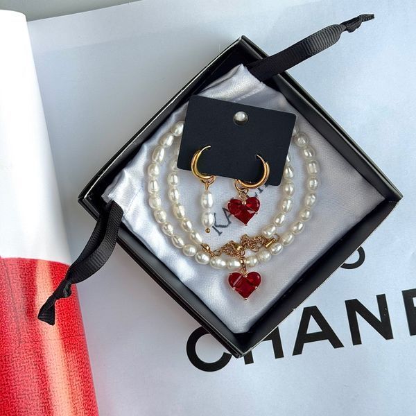 JET'AIME RED set with gold accessories